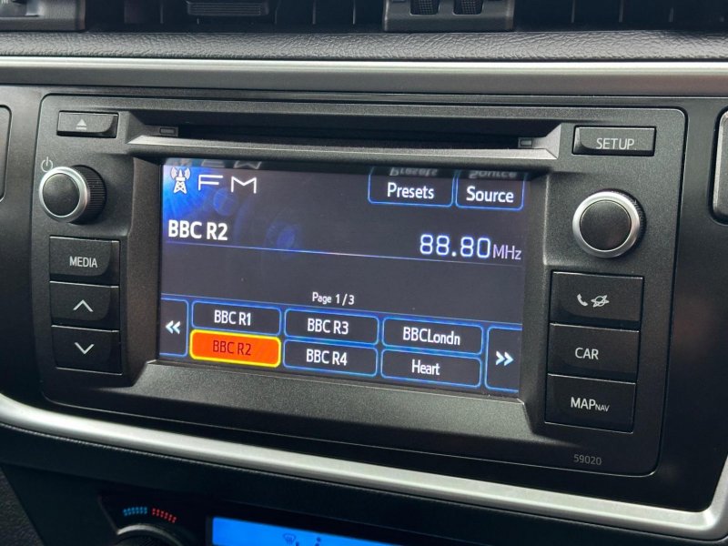 TOYOTA AURIS