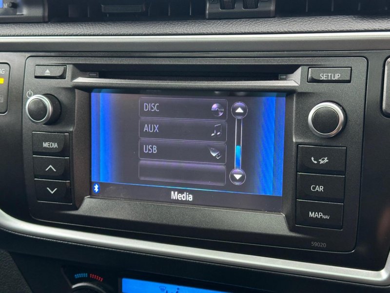 TOYOTA AURIS