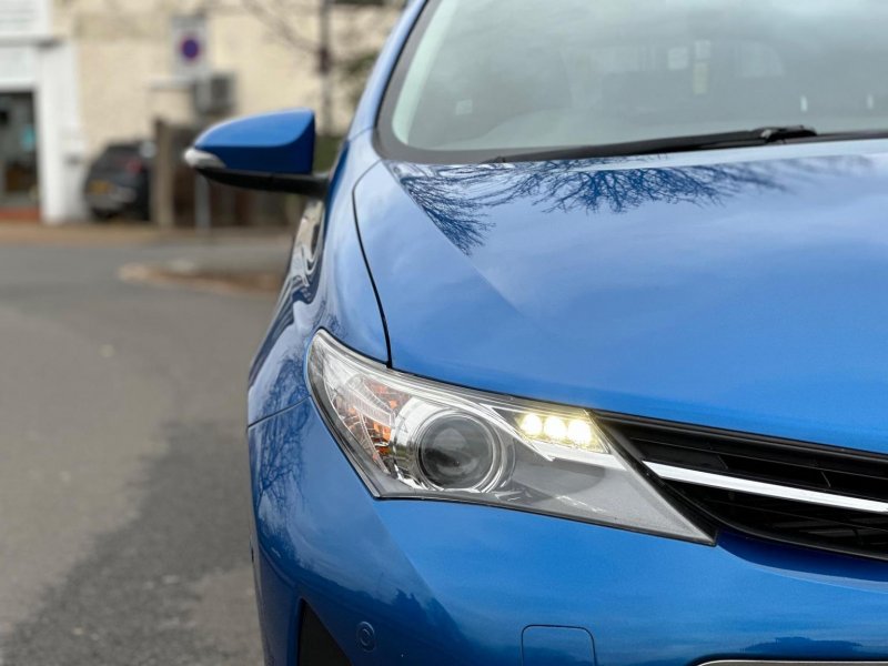 TOYOTA AURIS