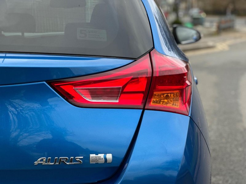 TOYOTA AURIS