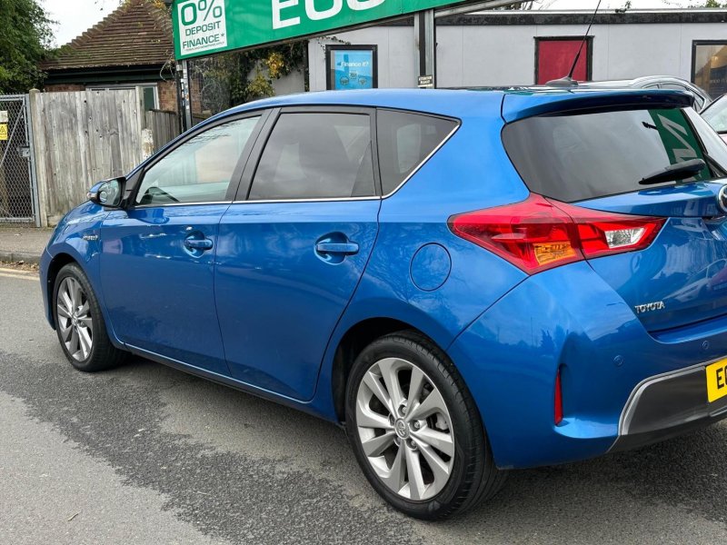TOYOTA AURIS