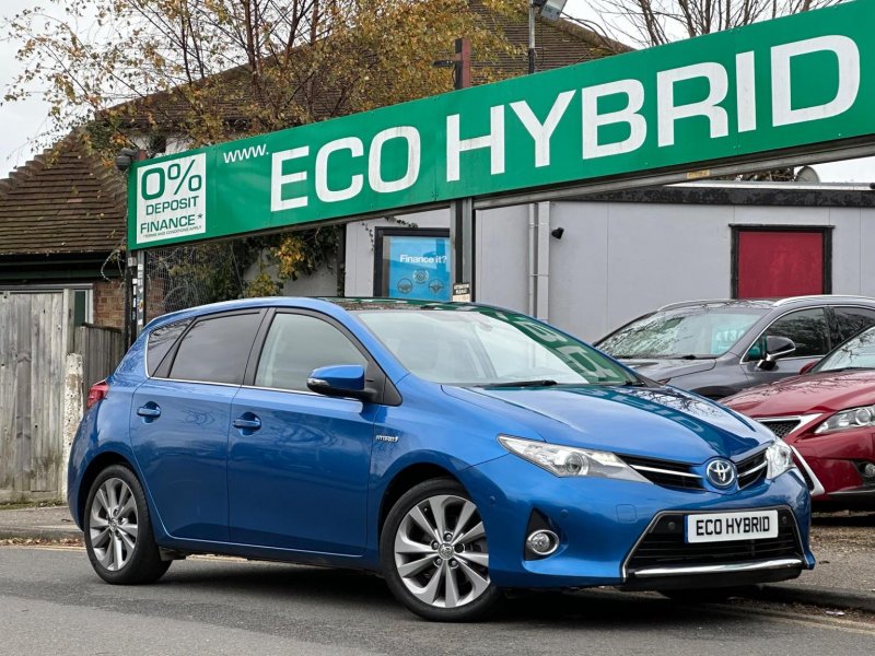 TOYOTA AURIS