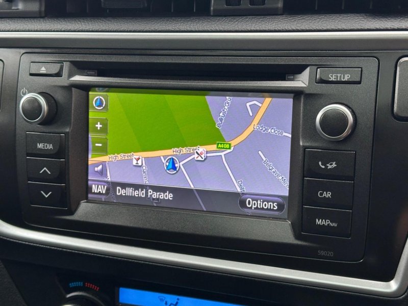TOYOTA AURIS
