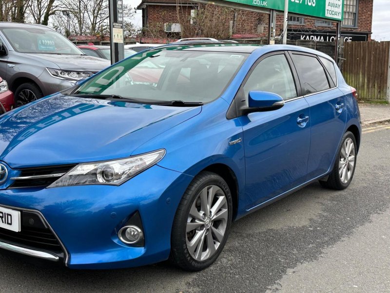 TOYOTA AURIS