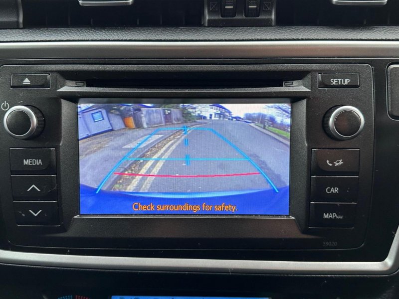 TOYOTA AURIS