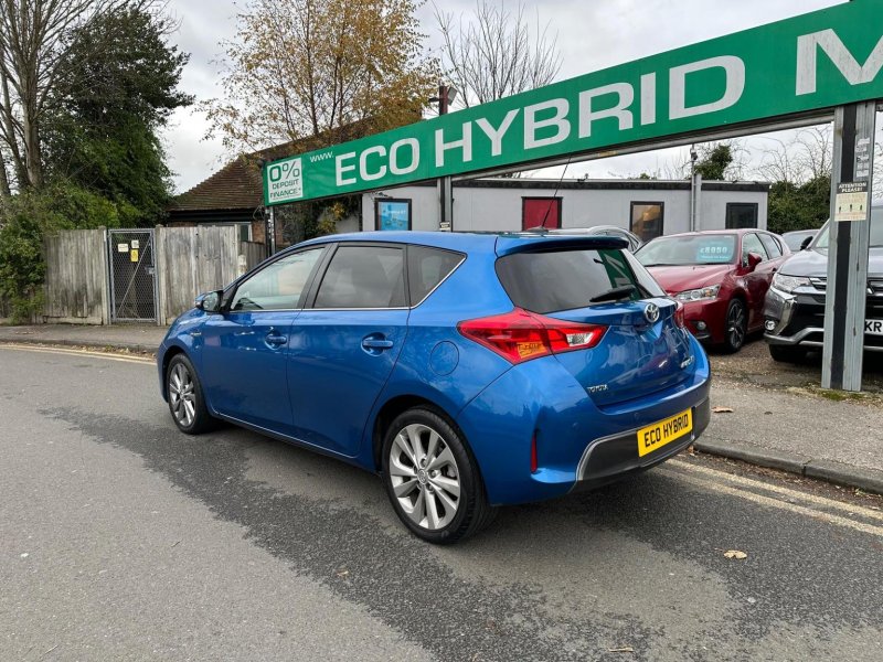 TOYOTA AURIS