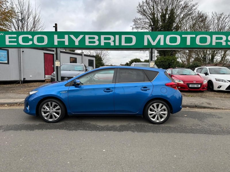 TOYOTA AURIS