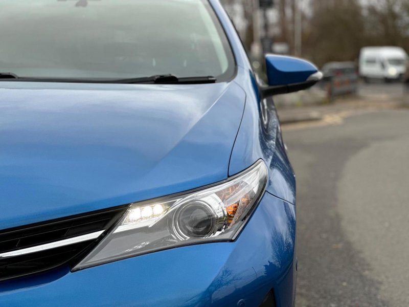 TOYOTA AURIS