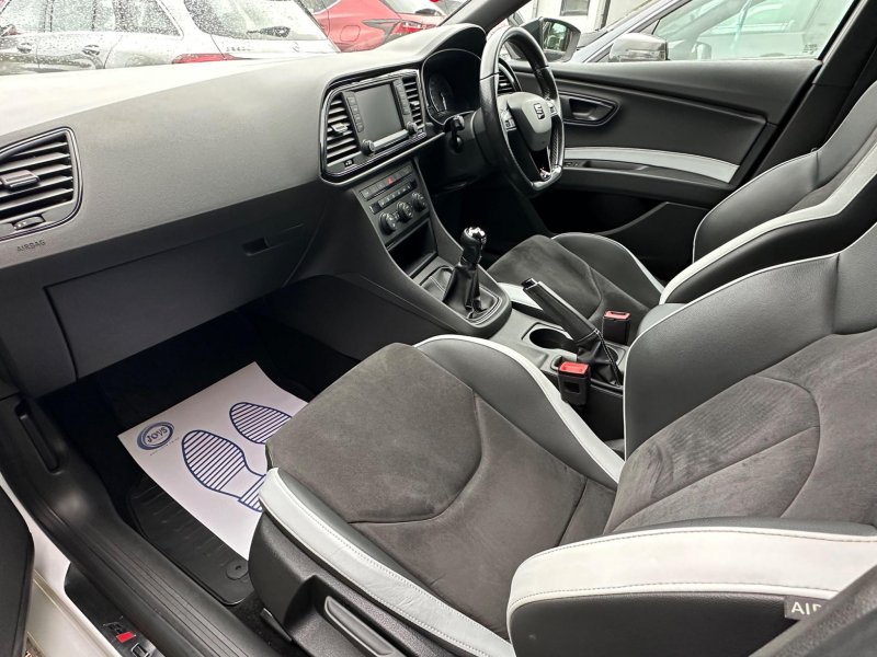 SEAT LEON