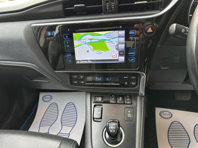TOYOTA AURIS