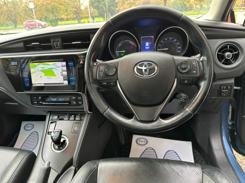 TOYOTA AURIS