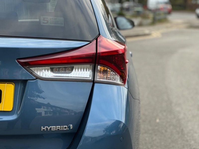 TOYOTA AURIS