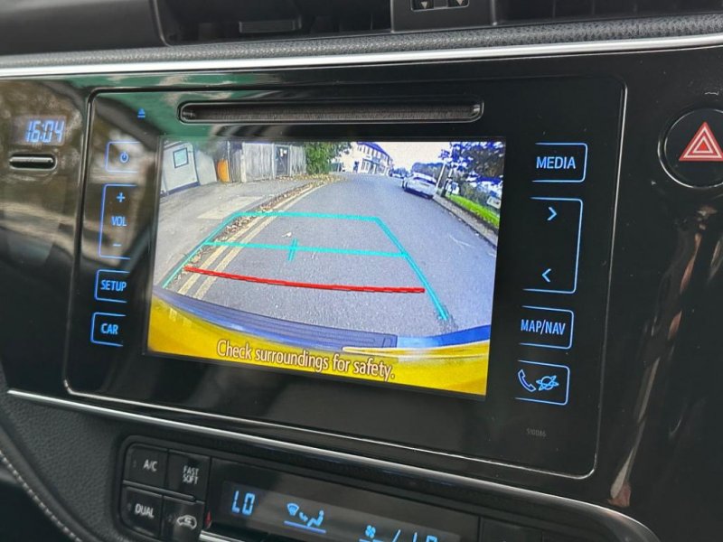 TOYOTA AURIS