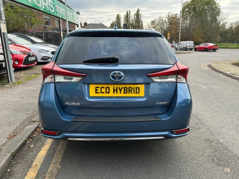 TOYOTA AURIS