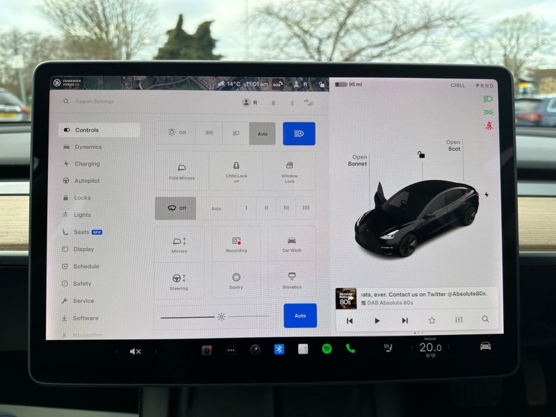 TESLA MODEL 3
