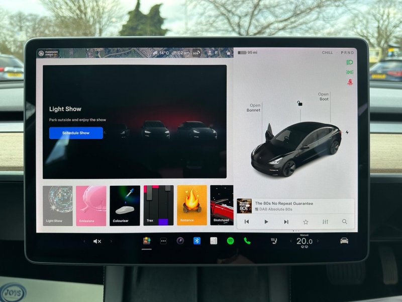 TESLA MODEL 3