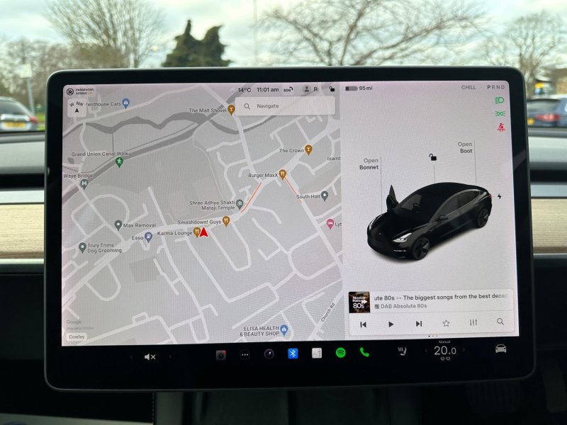 TESLA MODEL 3