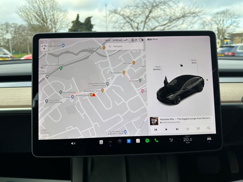 TESLA MODEL 3