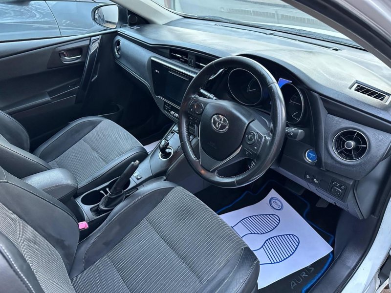 TOYOTA AURIS