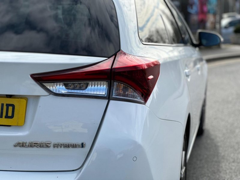 TOYOTA AURIS