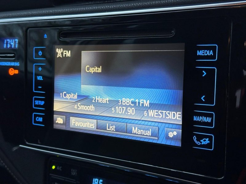 TOYOTA AURIS