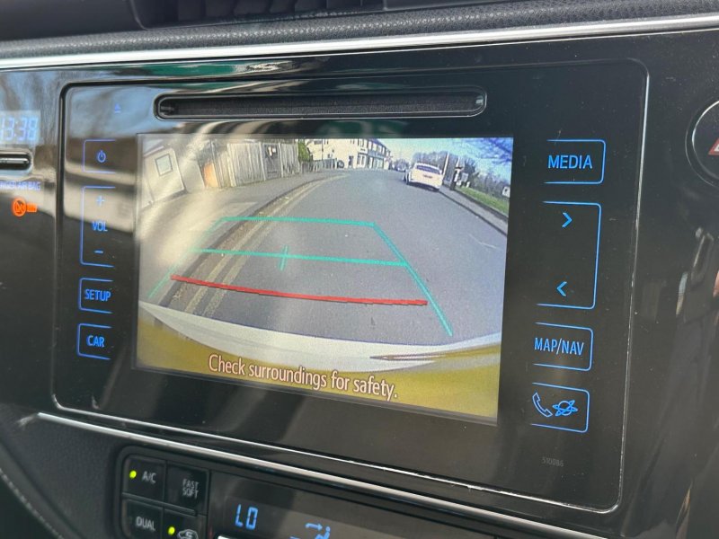 TOYOTA AURIS