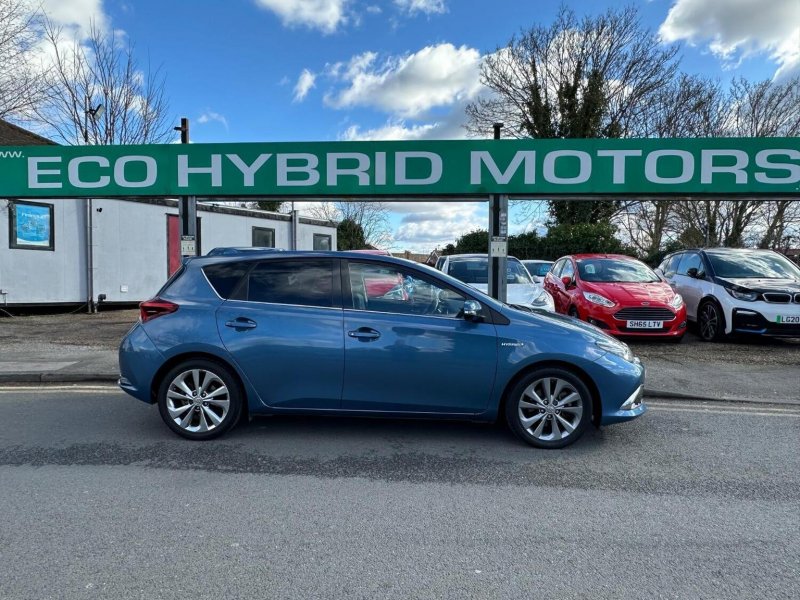 TOYOTA AURIS