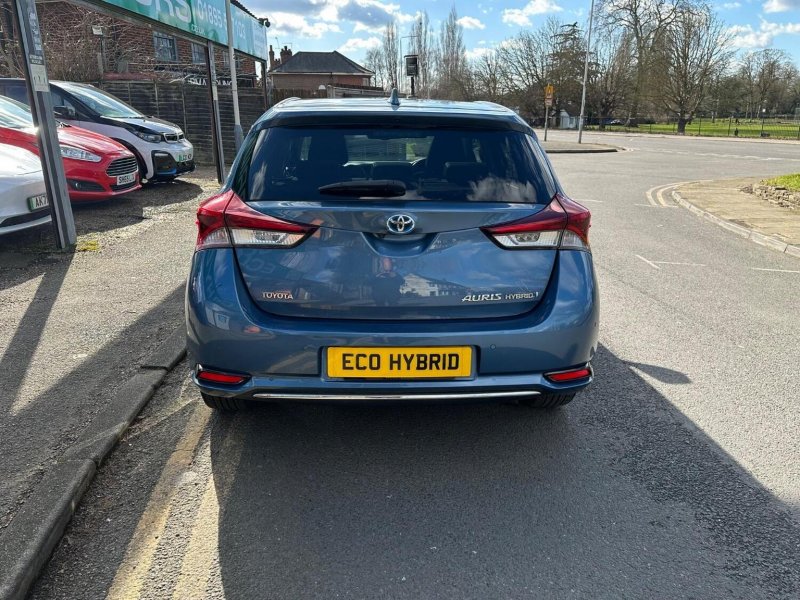 TOYOTA AURIS