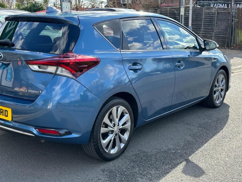 TOYOTA AURIS