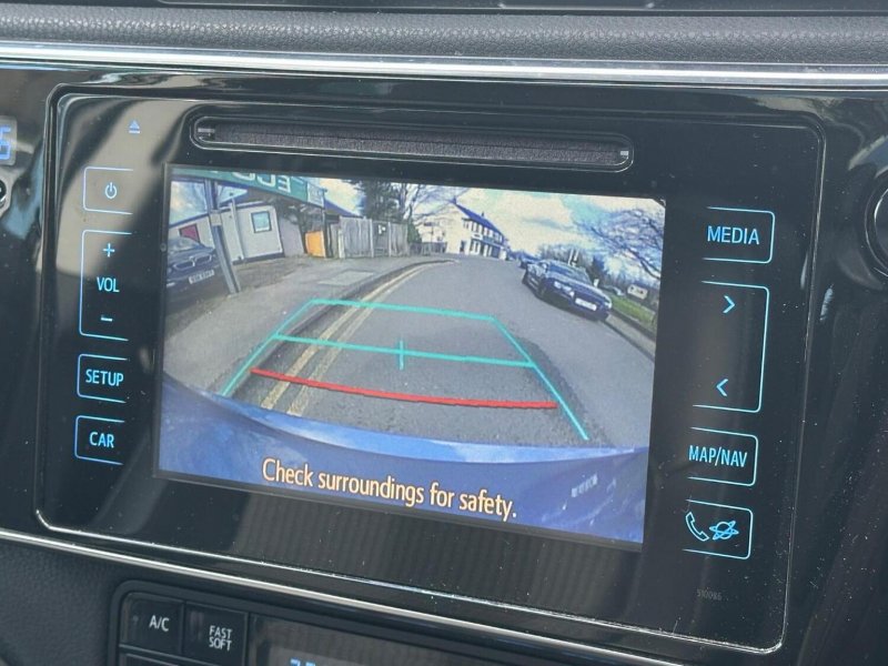 TOYOTA AURIS