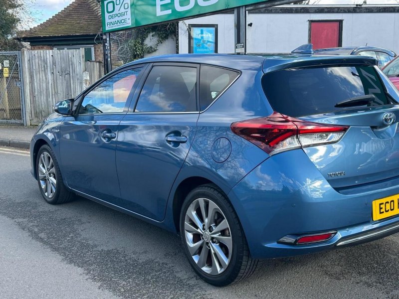 TOYOTA AURIS