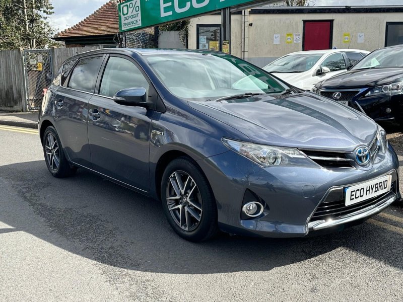 TOYOTA AURIS