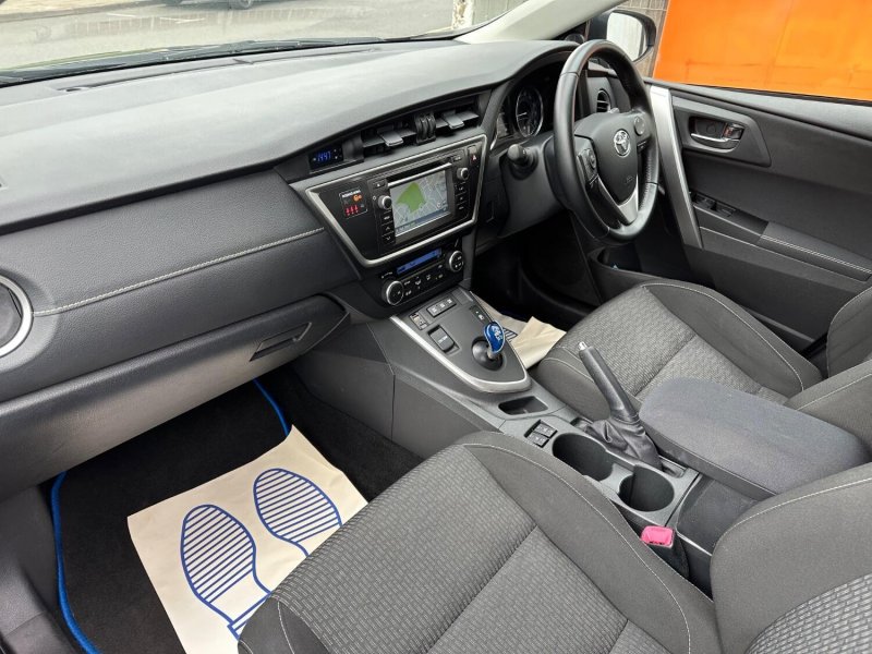 TOYOTA AURIS