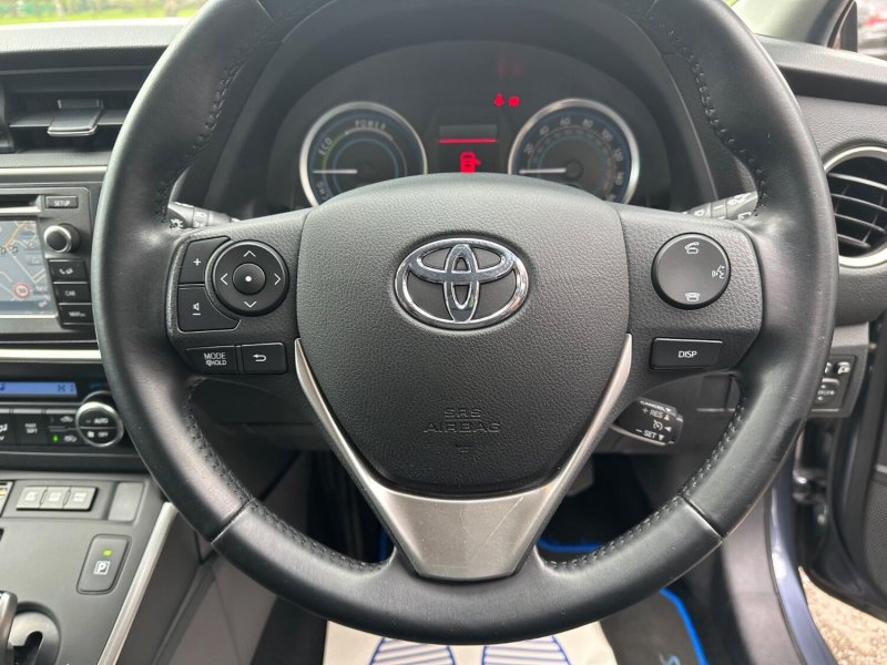TOYOTA AURIS