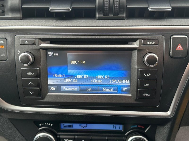 TOYOTA AURIS