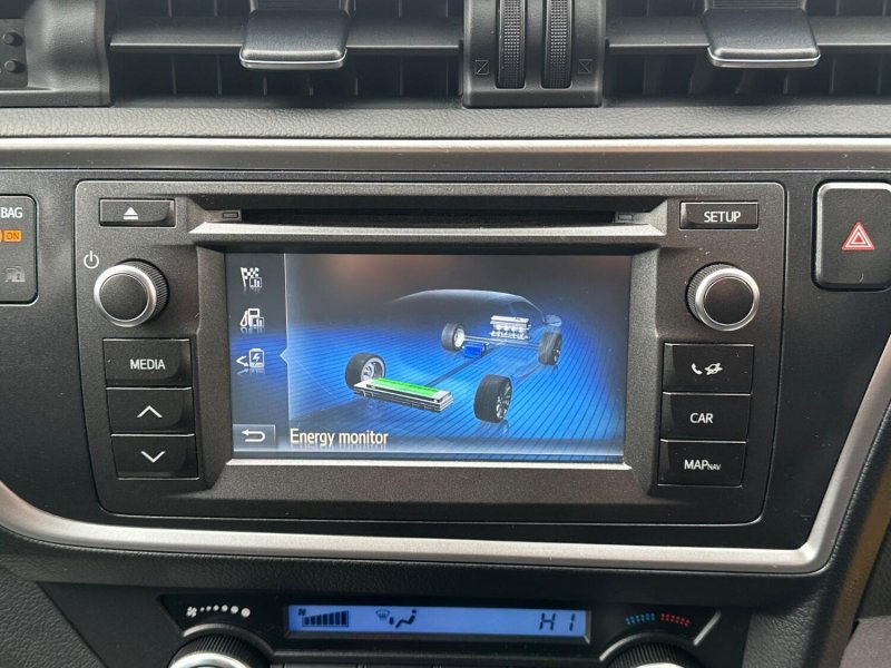 TOYOTA AURIS