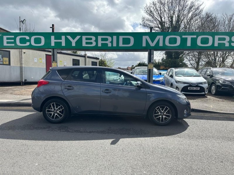 TOYOTA AURIS