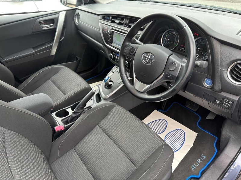 TOYOTA AURIS
