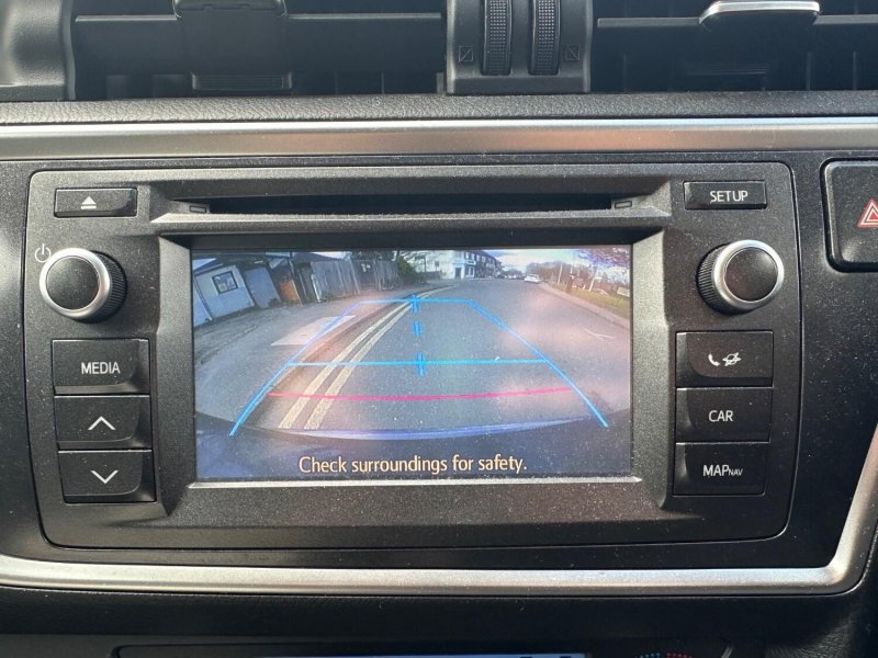 TOYOTA AURIS