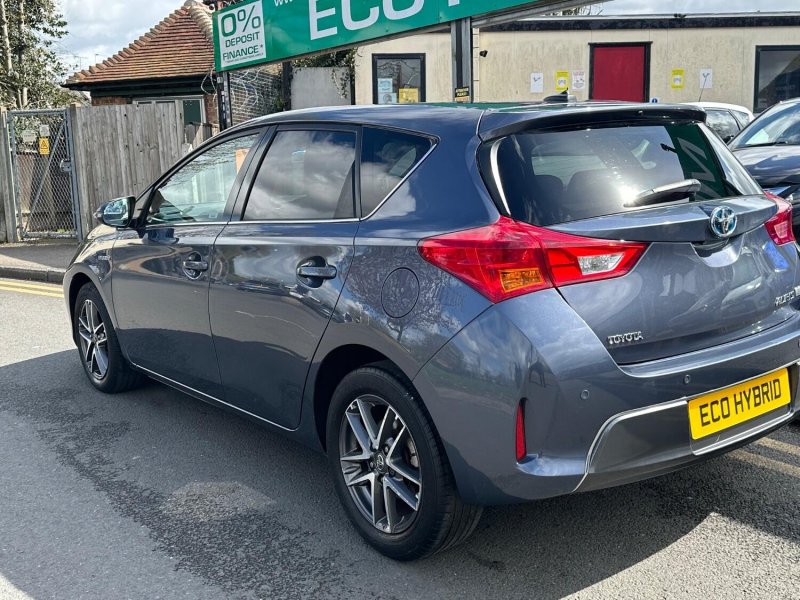 TOYOTA AURIS