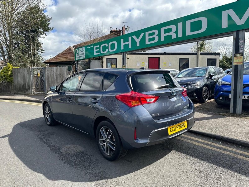 TOYOTA AURIS