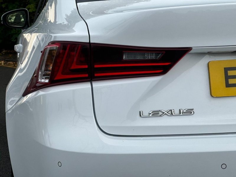 LEXUS IS