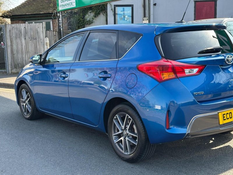 TOYOTA AURIS