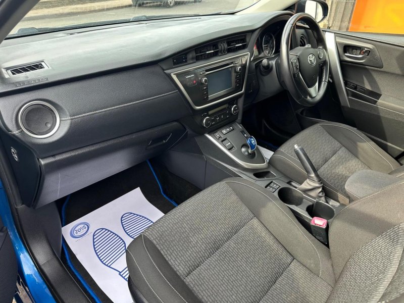 TOYOTA AURIS