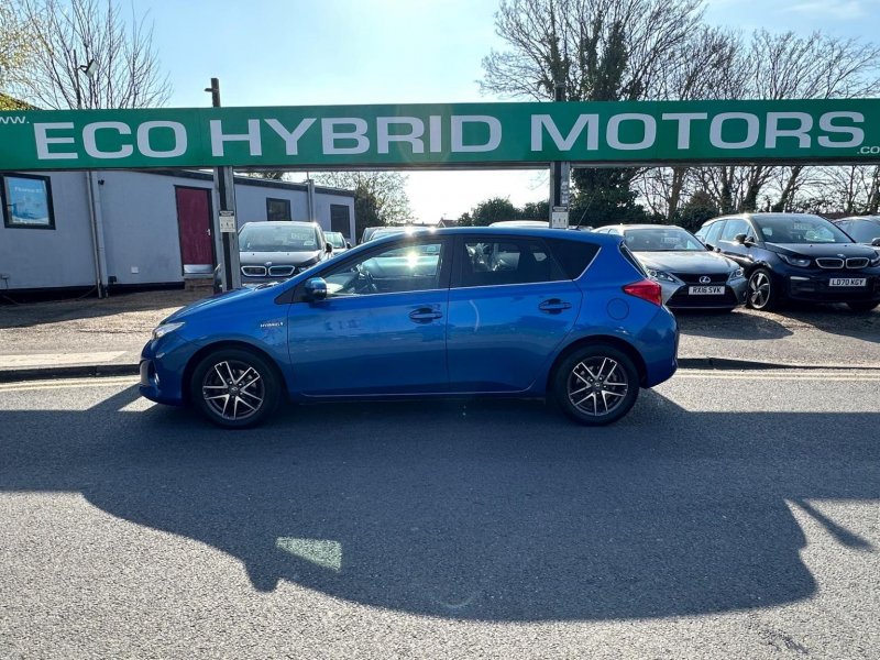 TOYOTA AURIS