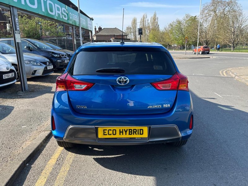 TOYOTA AURIS