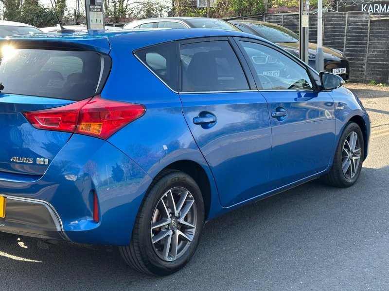 TOYOTA AURIS