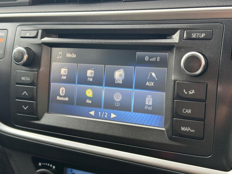 TOYOTA AURIS