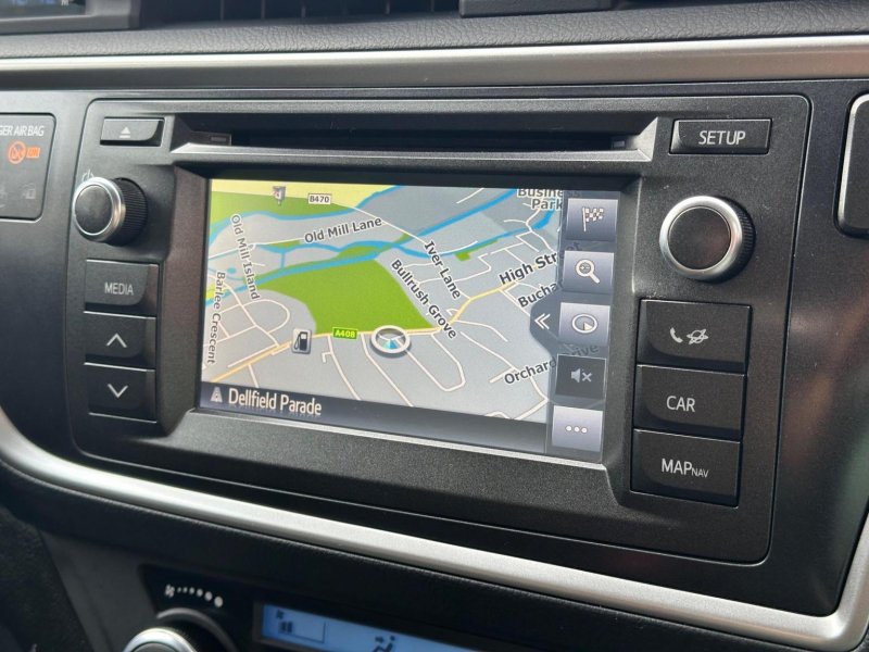 TOYOTA AURIS