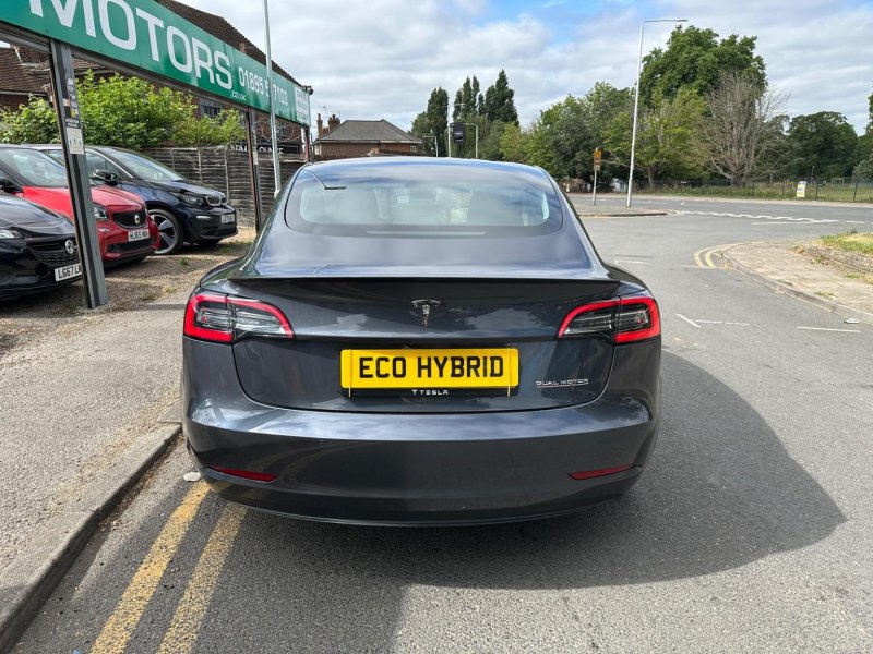 TESLA MODEL 3